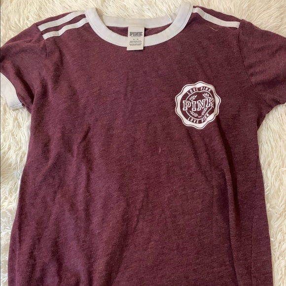 a tee shirt - Picture 3 of 3